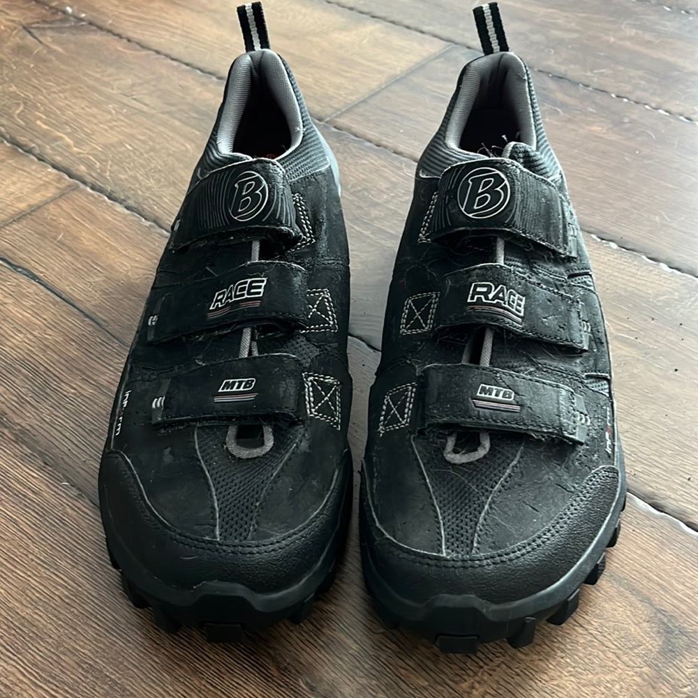 Bontrager brand mens size 13.5 cycling shoes